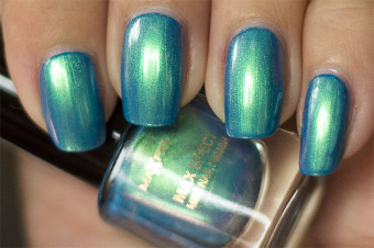 maxfactor-dazzlingblue-3