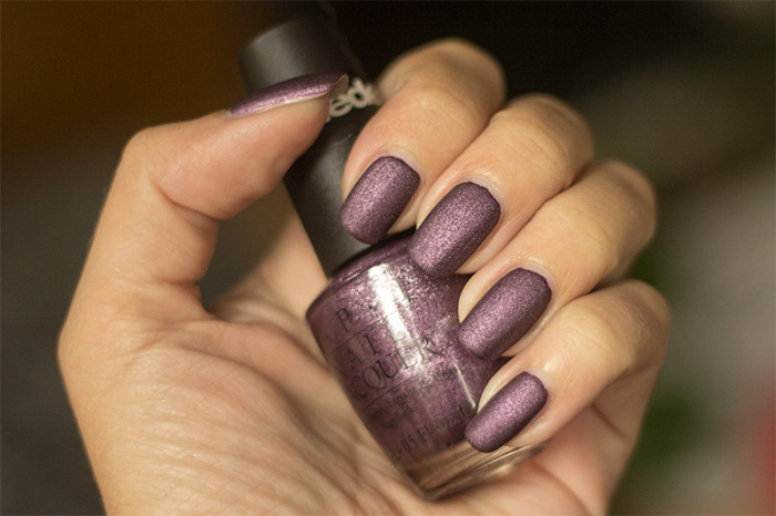 opi-lincolnparkafterdark-suede-1