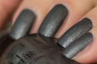 opi-suziskiisinthepyrenees-suede-5